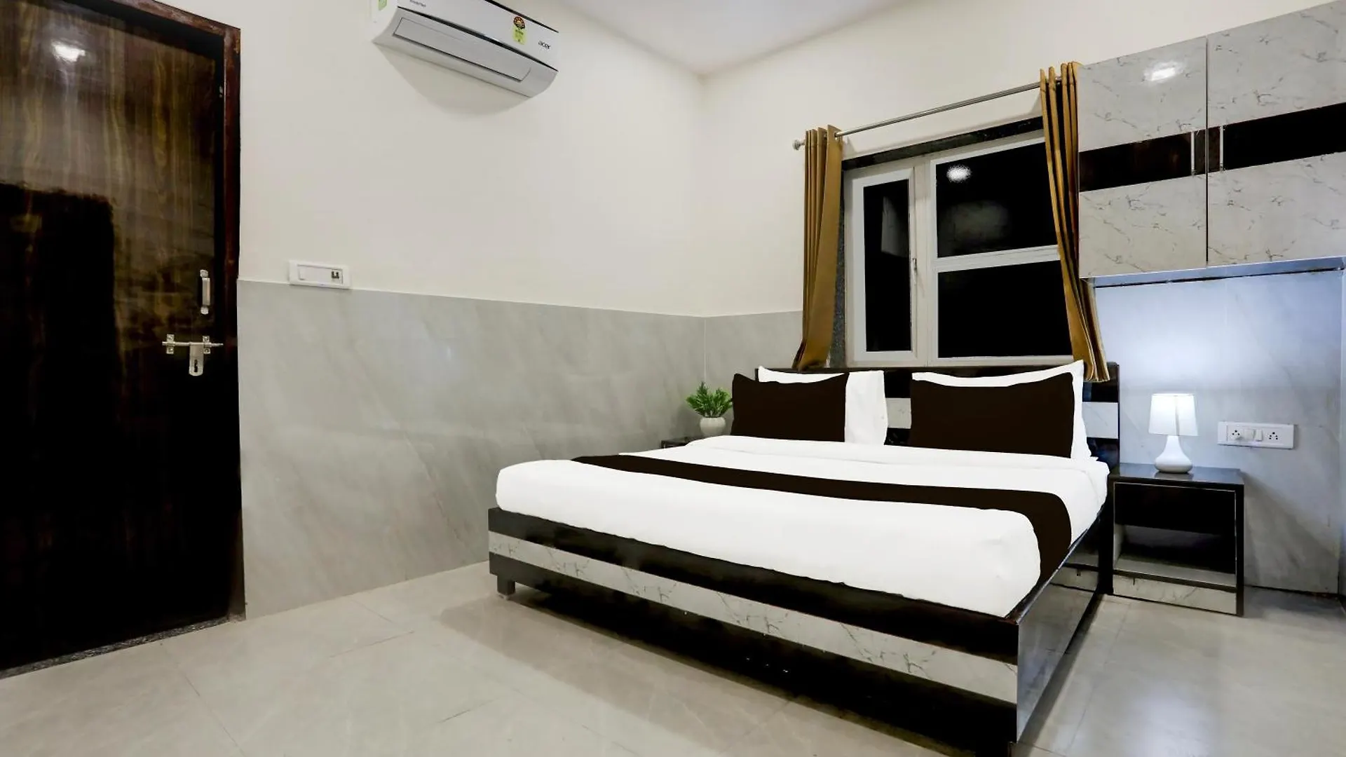 ***  Hotel O Amazing House Delhi  India